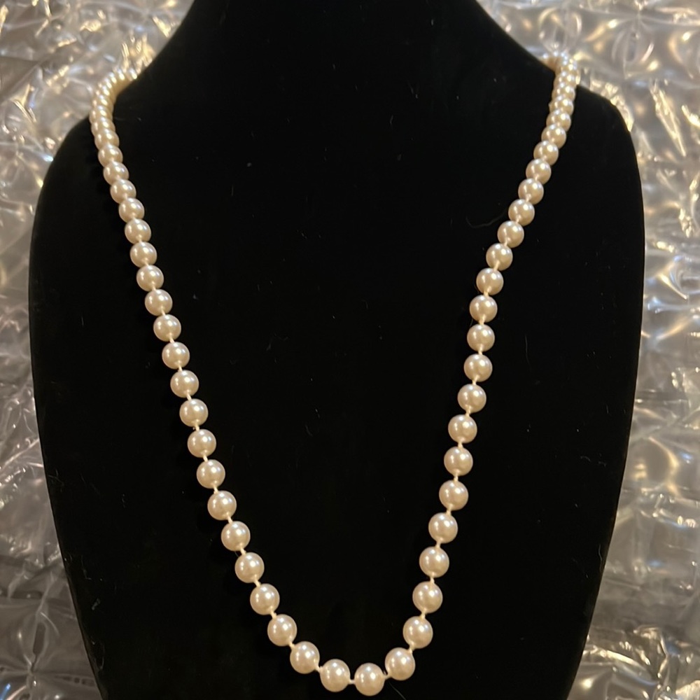 Beautiful faux pearl necklace from Hong Kong